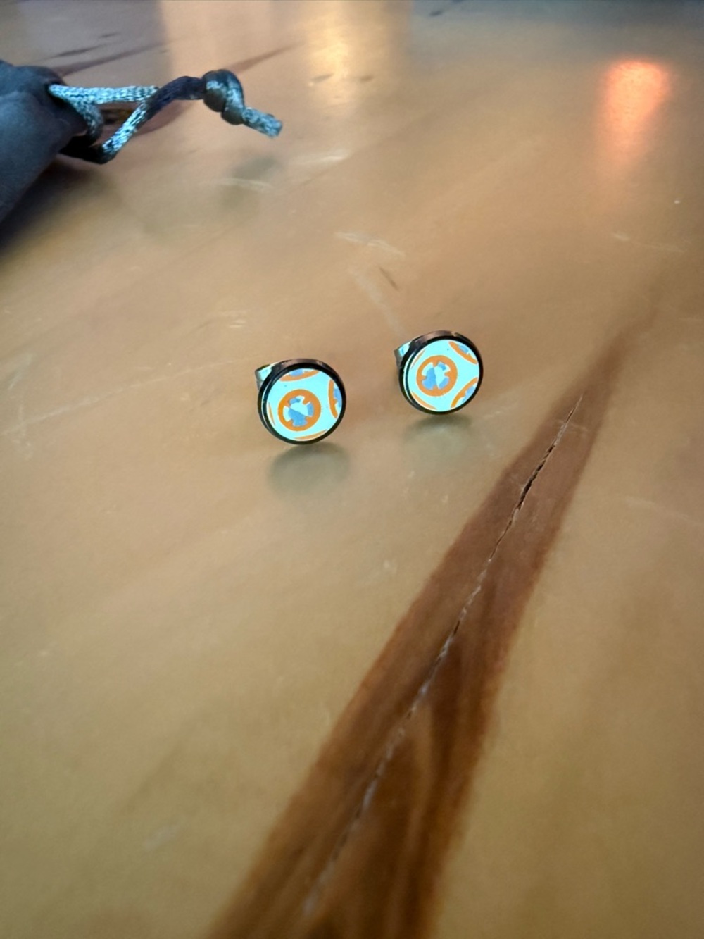 BB8 STUDS EARRINGS STAR WARS DISNEY WHITE ORANGE LUCASFILM